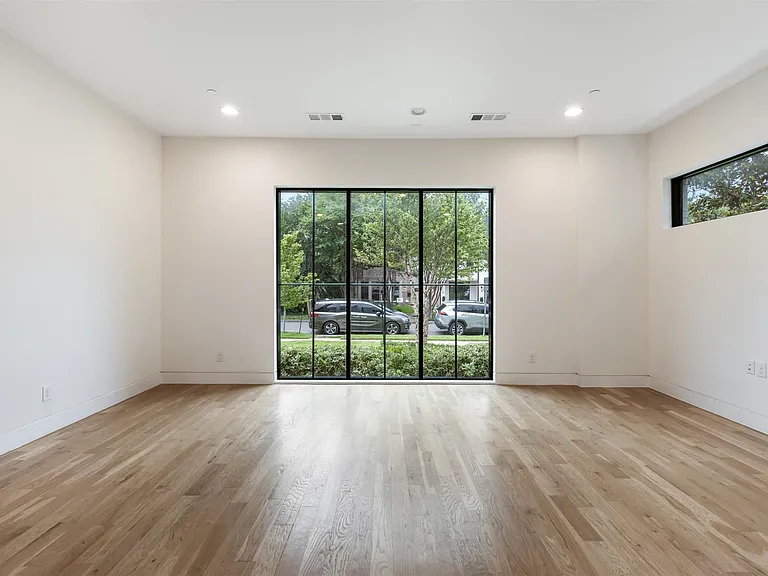 3526 Asbury St — Photo 6