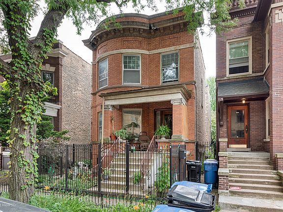 2nd image of 1059 W Balmoral Ave