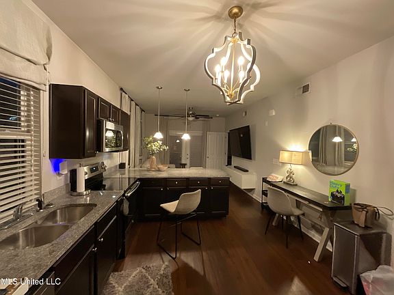 3rd image of 290 Russell St APT 211