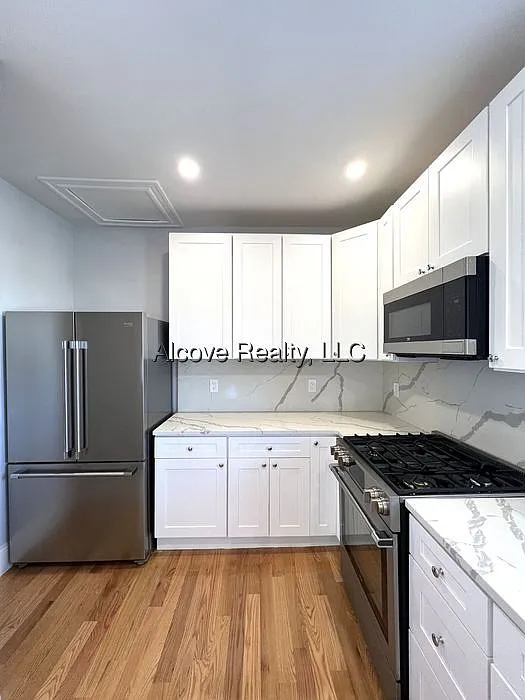 3 bed, 2.0 bath, $4,725 — Photo 3