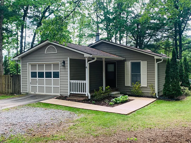 4 Sugarloaf Ln — Photo 1