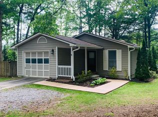 4 Sugarloaf Ln, Hendersonville, NC 28792