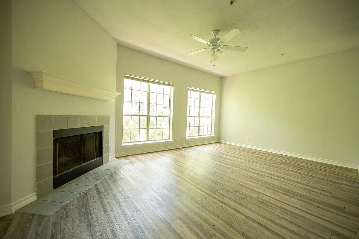 San Remo Apartments — Photo 2