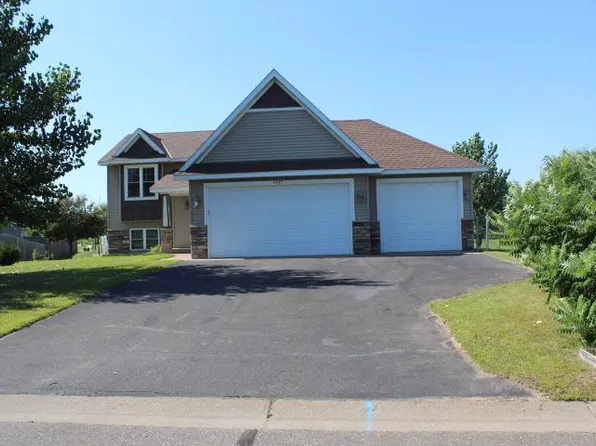1027 Taft St S, Cambridge, MN 55008