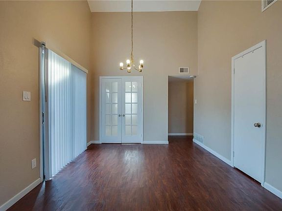 5th image of 2402 Brookdale Dr