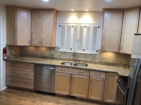 maple cabinets/slab granite