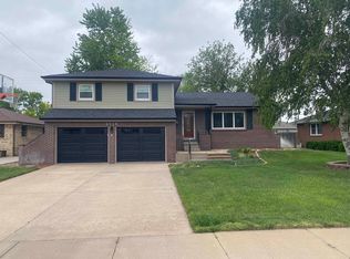 3718 Meadowlark Ln, Great Bend, KS 67530
