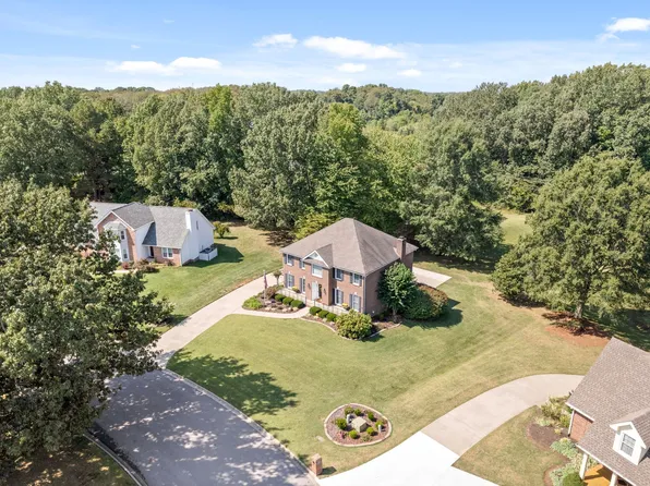 304 Longwood Ct, Clarksville, TN 37043