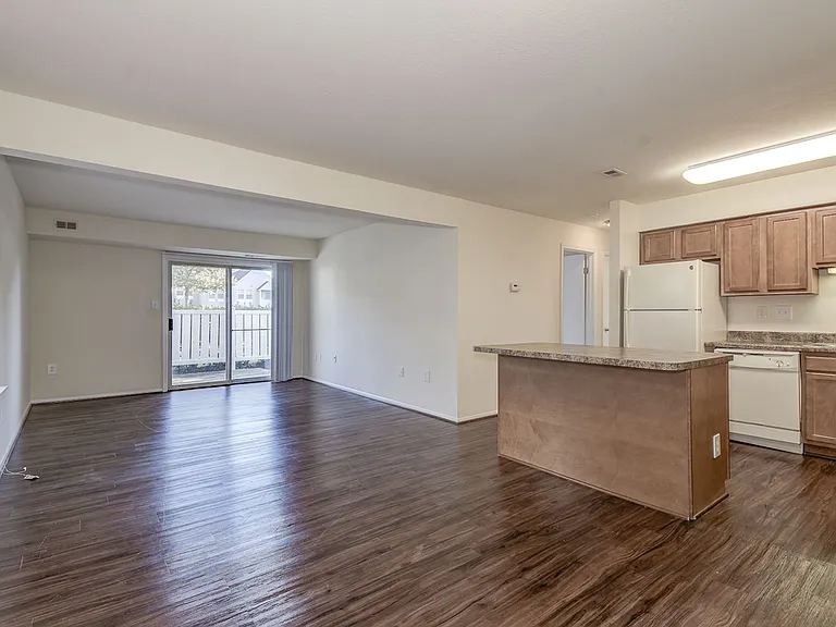 New Forest Apartments — Photo 4