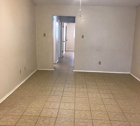 4th image of 308-310 Amherst Cir