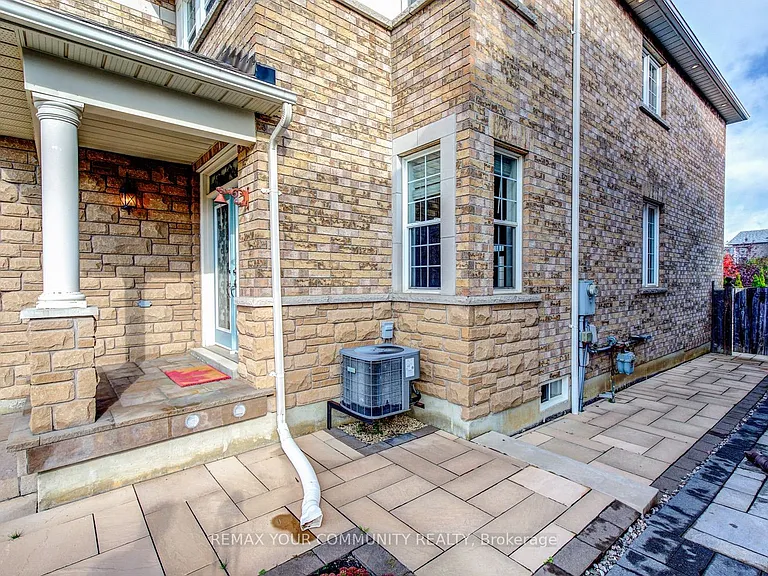 230 Humberland Dr — Photo 36
