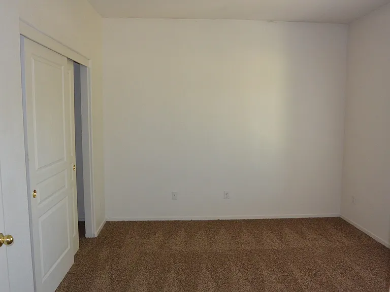 814 W James Ct — Photo 7