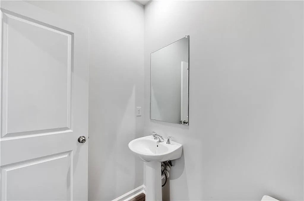 3 bed, 4.0 bath, 1985 sqft, $2,500 — Photo 3