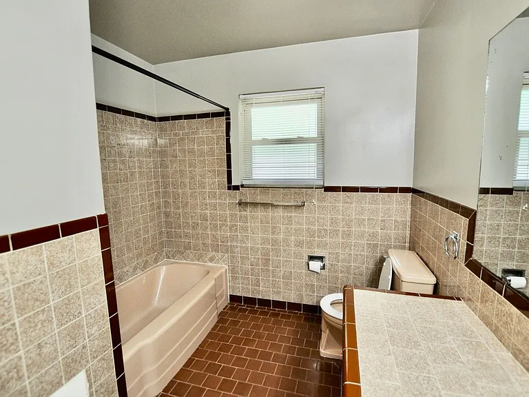 1434 W Water St — Photo 14