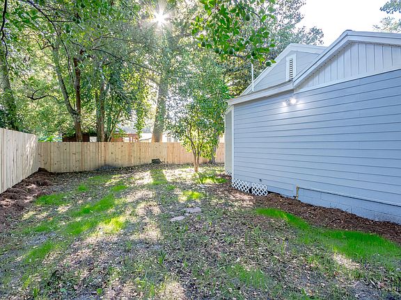 5th image of 2951 Gilmore St