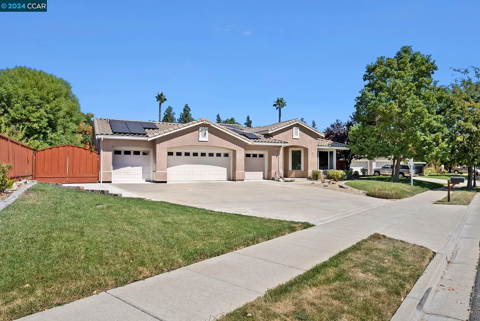 1811 Castellina Dr photo 1