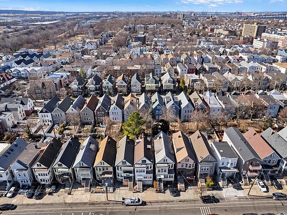 4th image of 23 Bidwell Ave
