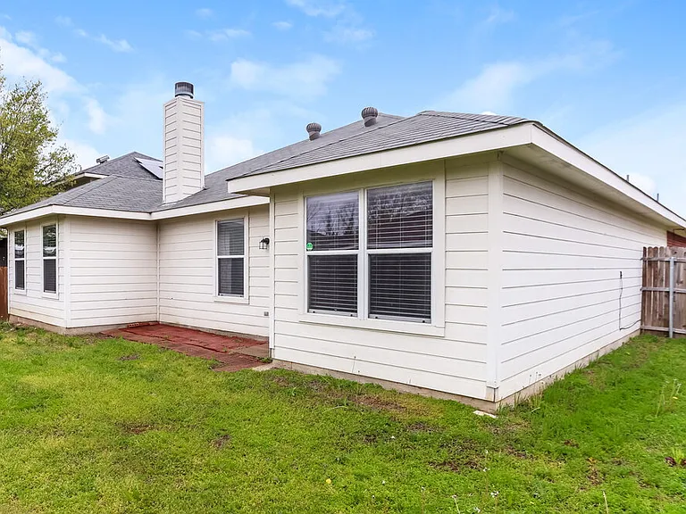 433 Heritage Dr — Photo 16