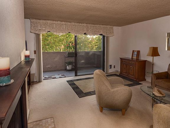 3rd image of 1031 Cherry Ave APT 8