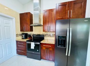 330 SW 35th Ave, Deerfield Beach, FL 33442