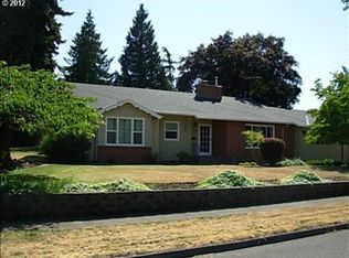 119 W Center St, Silverton, OR 97381