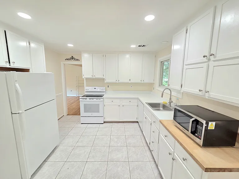 111 Tamarisk Ct — Photo 12