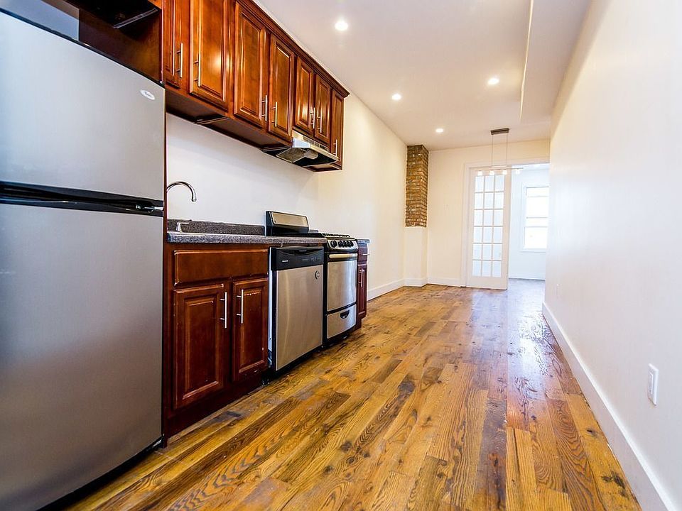 1st image of 318 Melrose St APT 2L