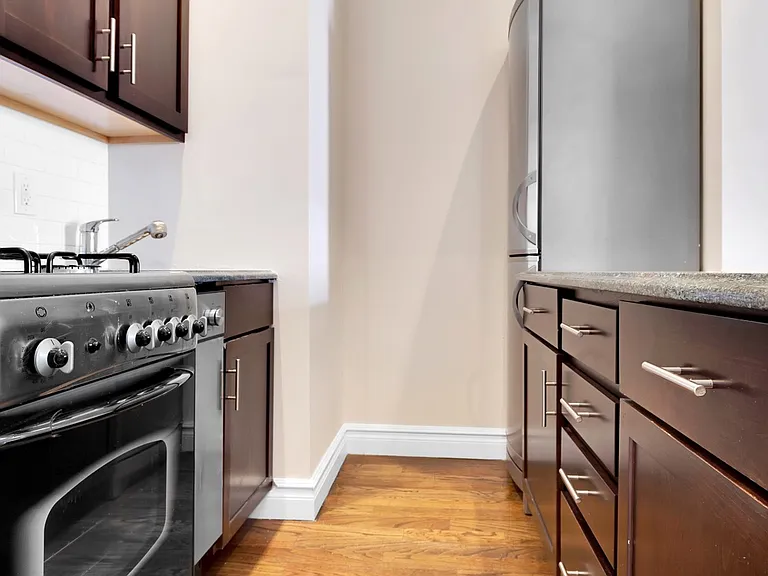 420 E 66th St #5C — Photo 5