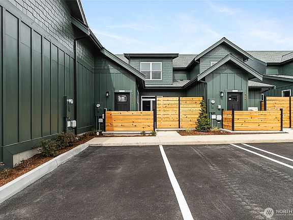 3rd image of 4243 Melrose Lane