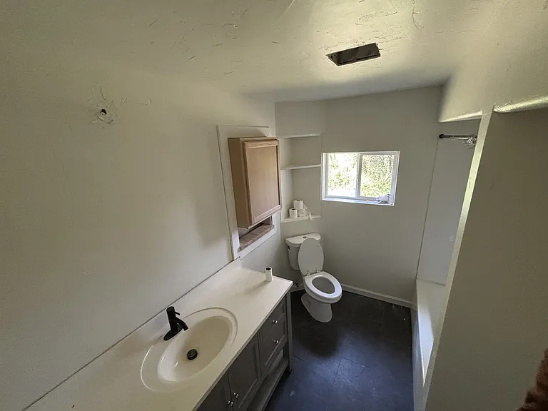 2835 NE Highway 20 — Photo 12