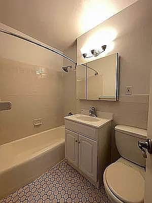 5th image of 250 E 63rd St #5I