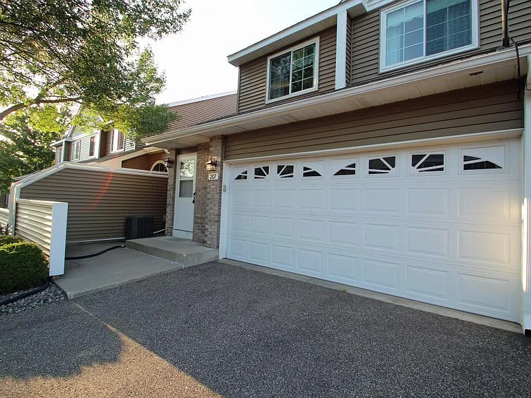207 Primrose Ct — Photo 9
