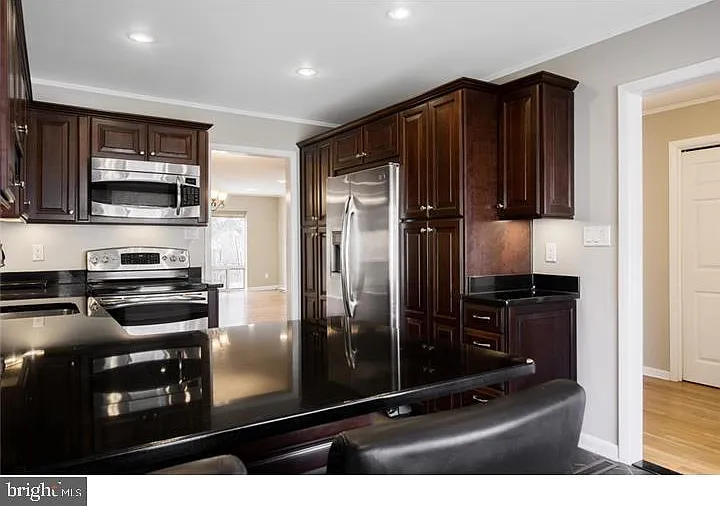 2 bed, 2.5 bath, 1704 sqft, $4,350 — Photo 3