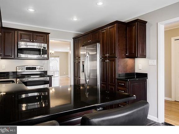 3rd image of 17 Gordon Way