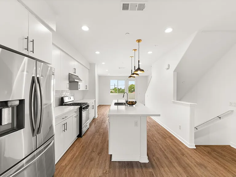 129 N 5th St #F — Photo 3