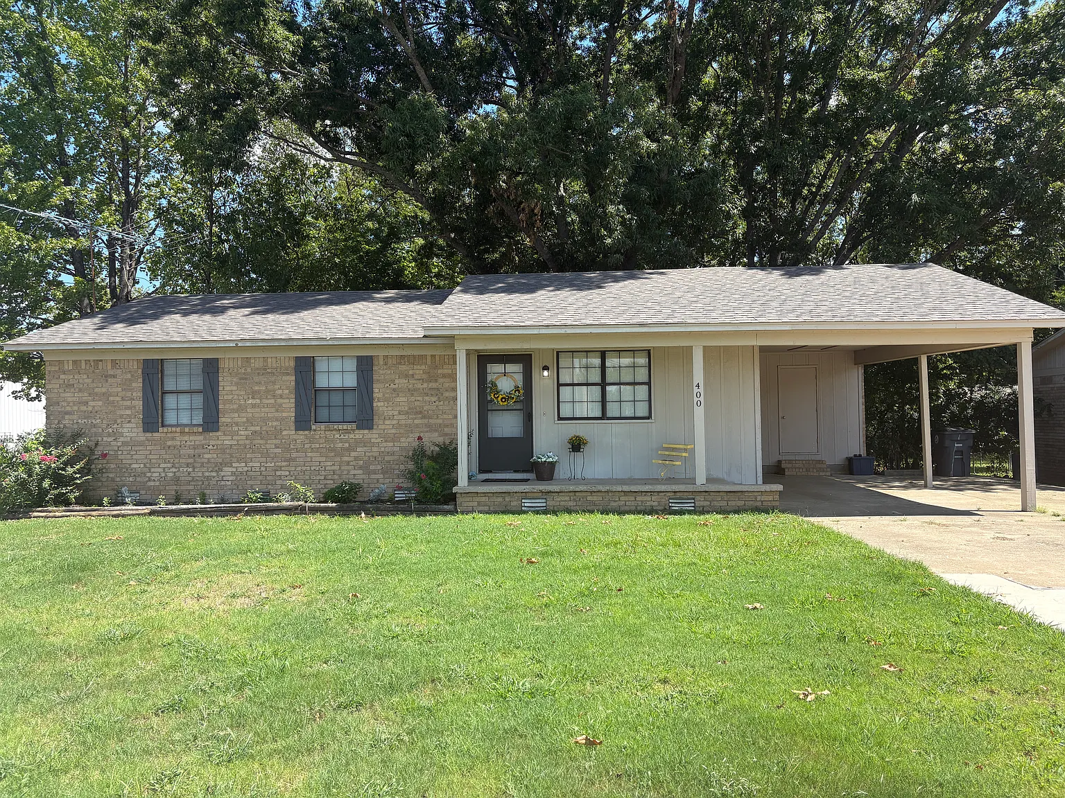 3 bed, 1107 sqft, $1,350 — Photo 1