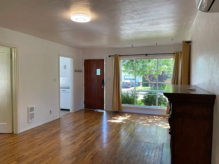 1025 22nd St NE — Photo 13