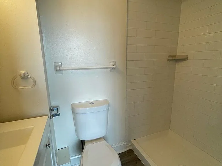 Morris Apartments — Photo 8