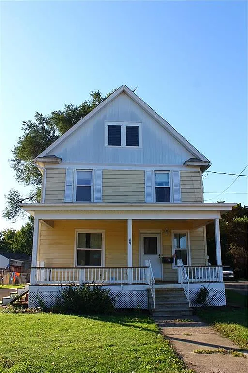 161 W Main St photo 1
