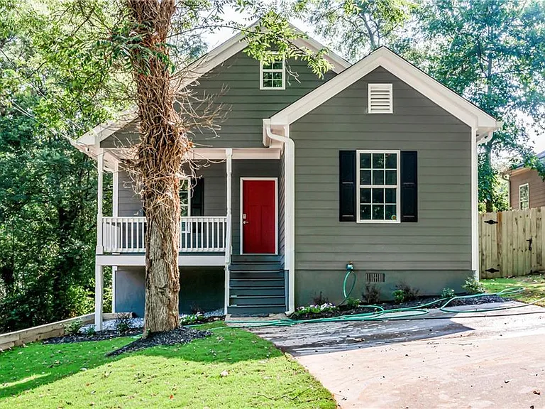 1016 Loma Linda St SW — Photo 1