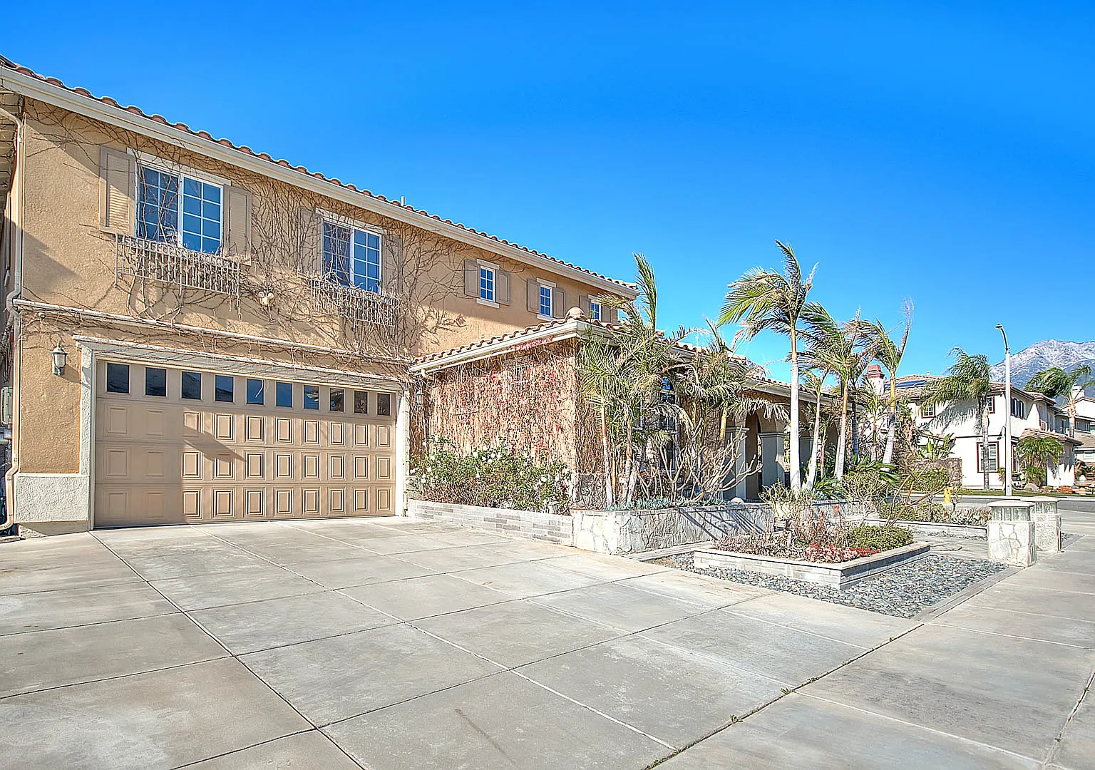 5 bed, 3806 sqft, $5,500 — Photo 2