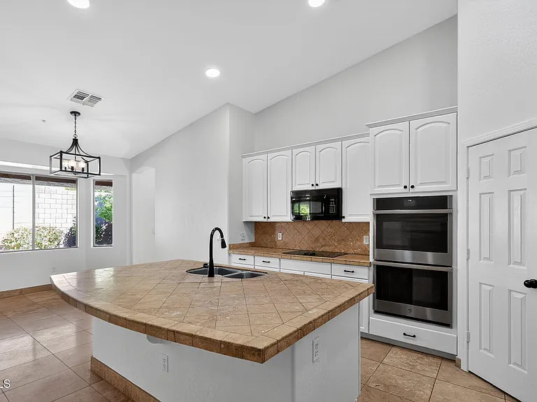 7742 E Los Gatos Dr — Photo 12