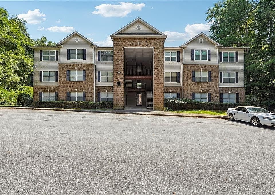 1st image of 3223 Fairington Dr #3223