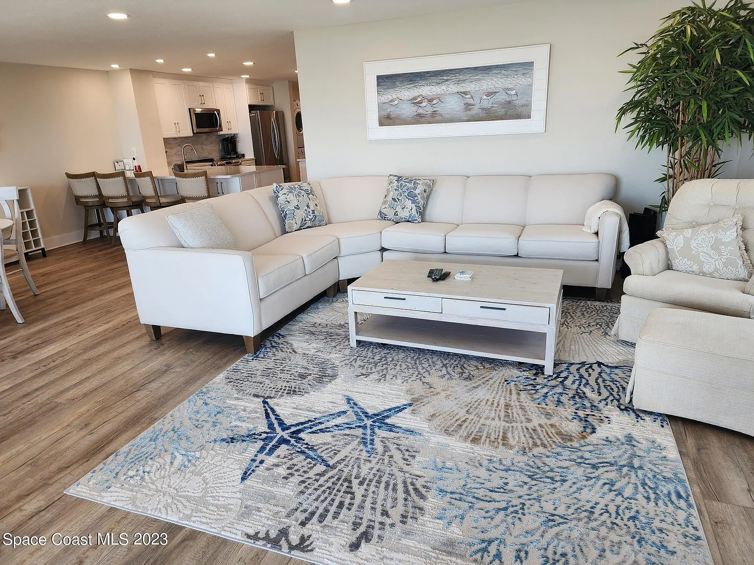 3 bed, 2.0 bath, 1618 sqft, $3,900 — Photo 4