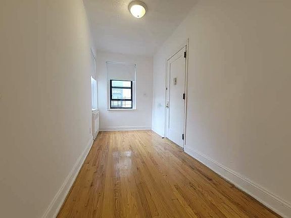 3rd image of 33 Crooke Ave APT 6L