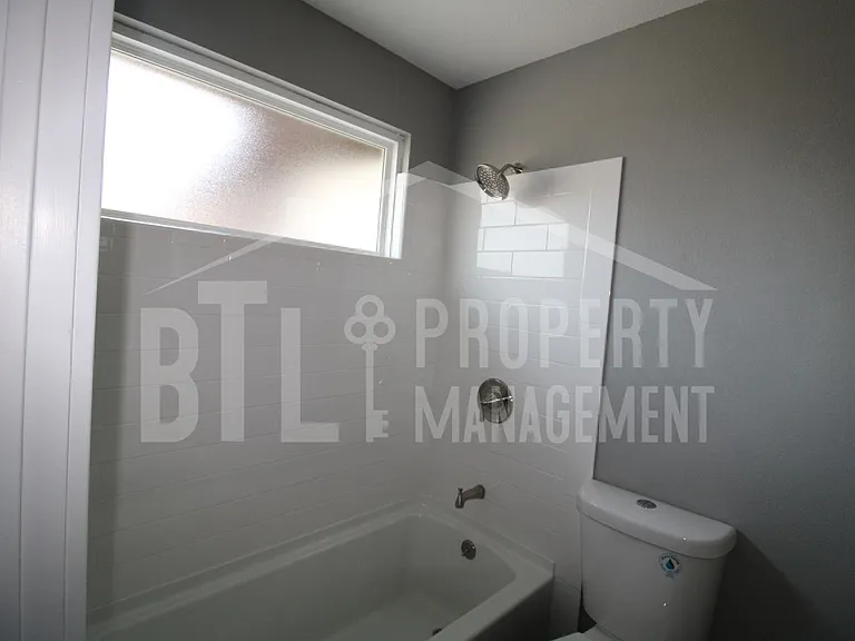 300 Valley Stream Cir — Photo 7