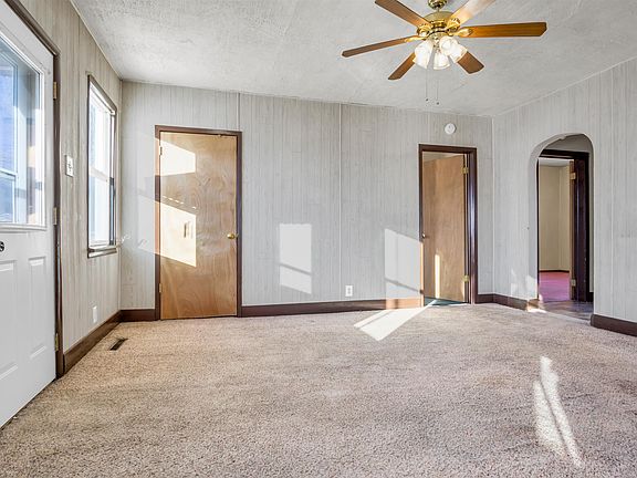 4th image of 608 Lincoln St