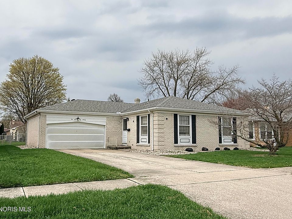 1st image of 220 Sequoia Dr
