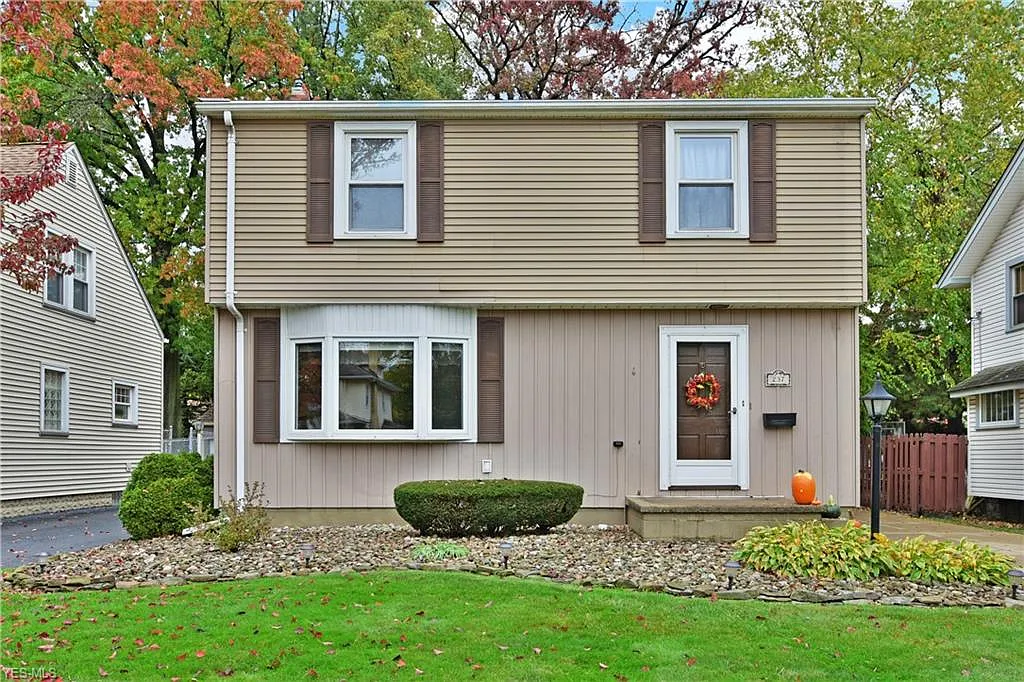 237 Oak Knoll Ave SE photo 1