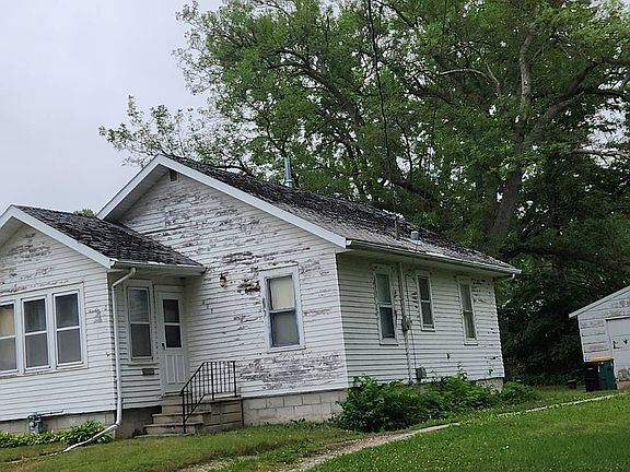 2nd image of 905 S 1st Ave
